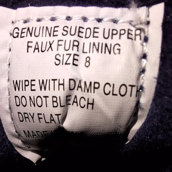 A pair of MukLuks genuine suede booties with a faux fur lining in a size 8. - Picture 6 of 12